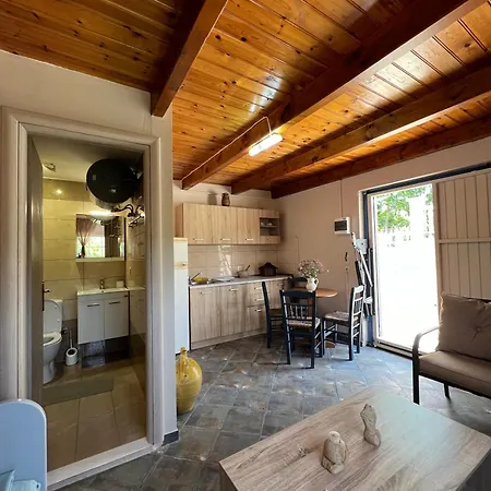 Village Apartment Mathraki