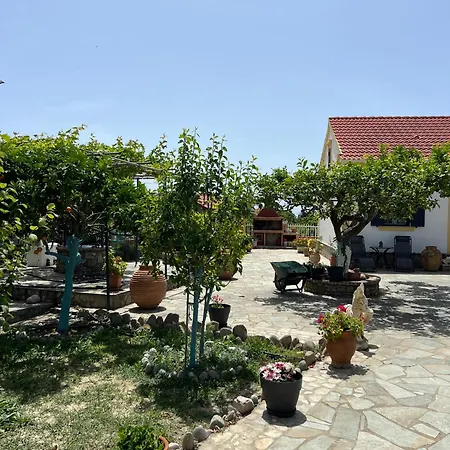 Apartment Village Mathraki